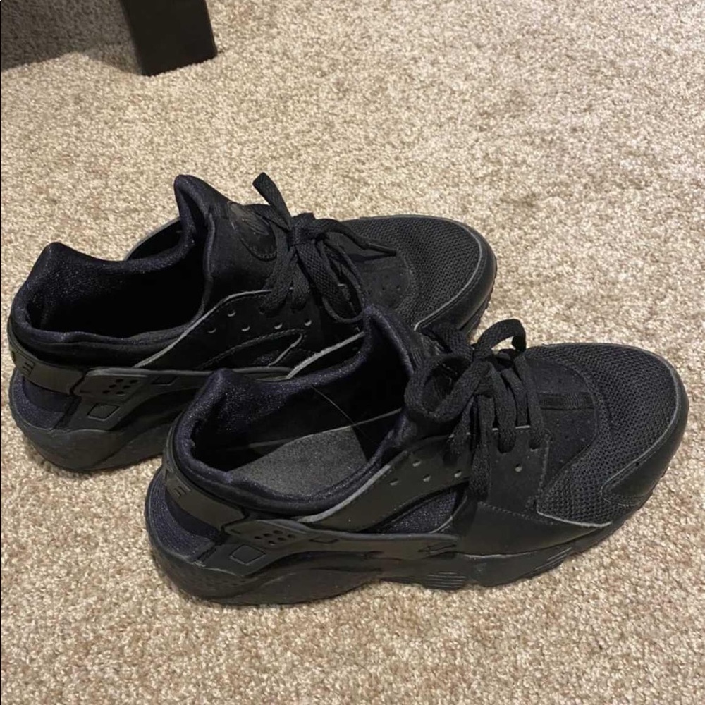 Black huaraches